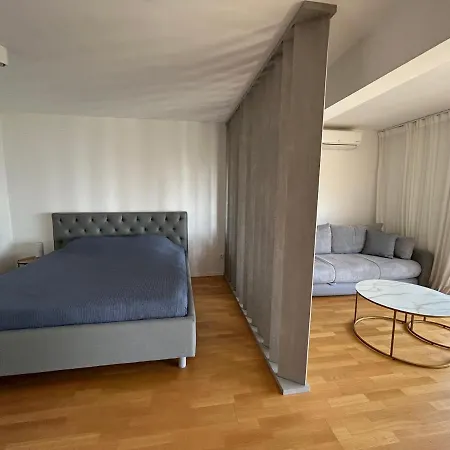 Ester - Lovrana Laurana